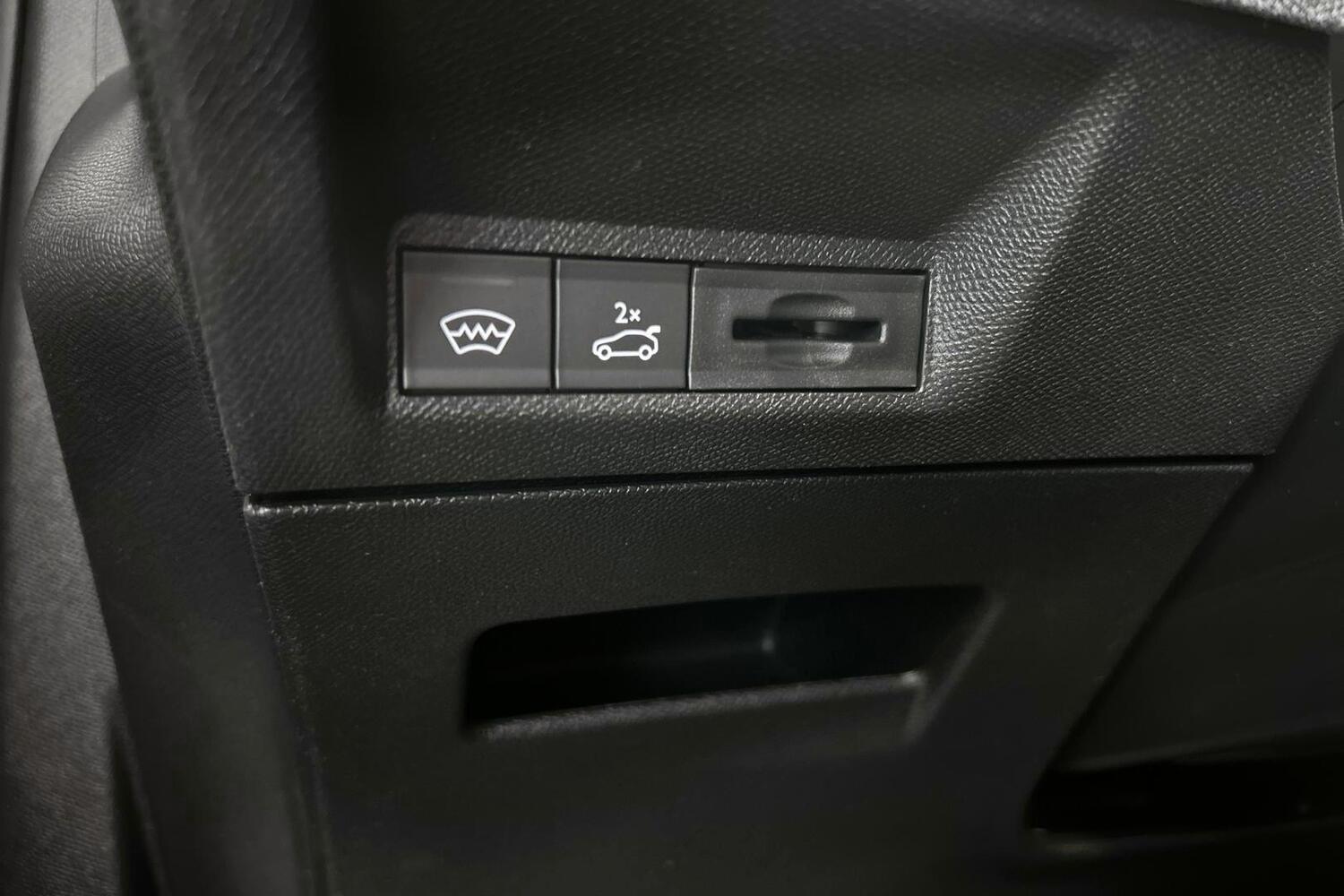 Peugeot E-3008 vaihtoauto