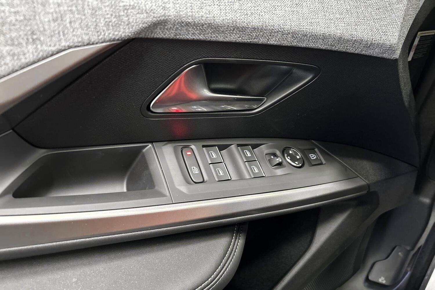 Peugeot E-3008 vaihtoauto