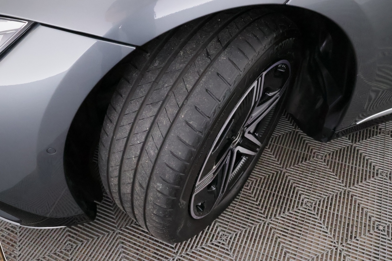 Mercedes-Benz EQE vaihtoauto