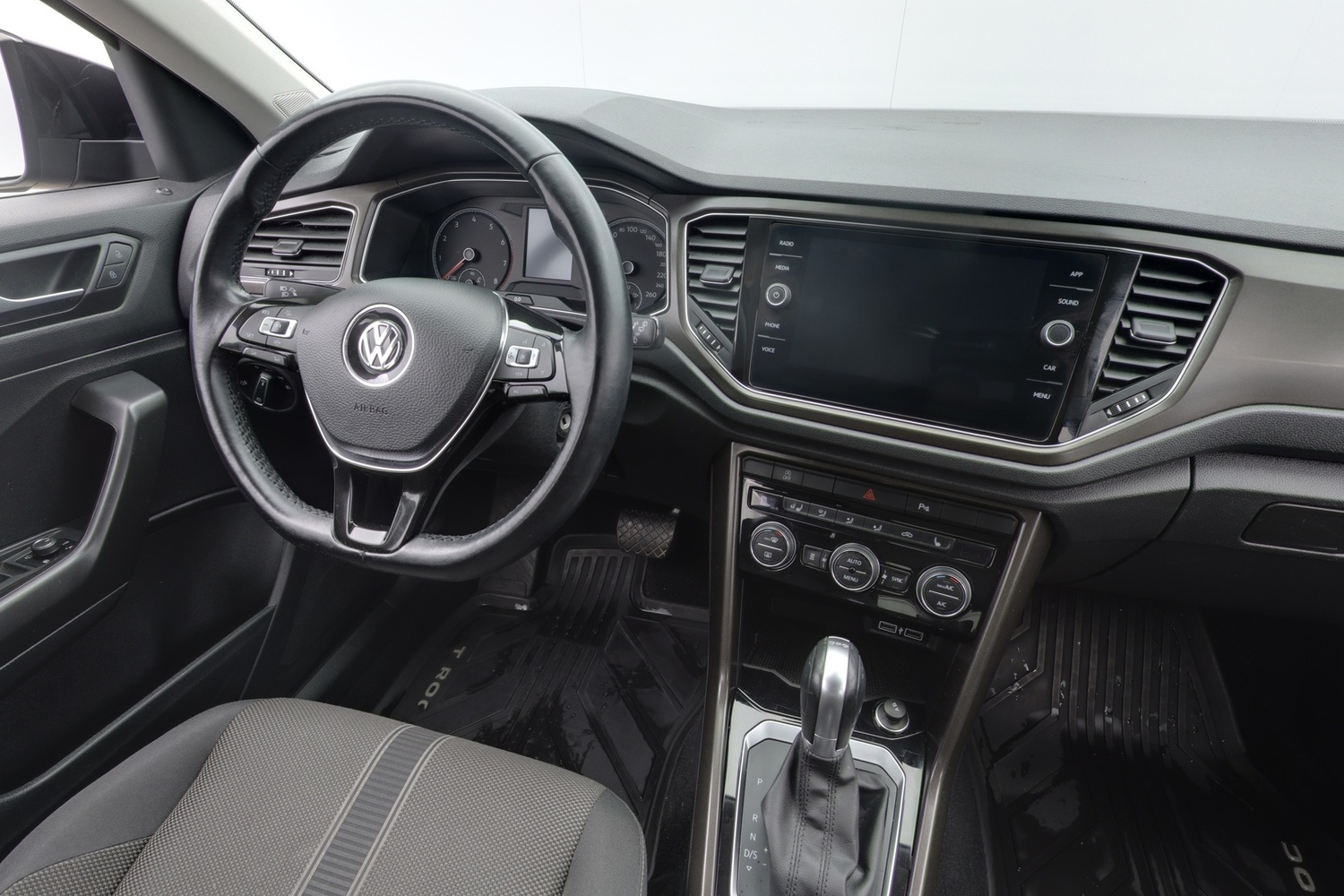 Volkswagen T-Roc vaihtoauto