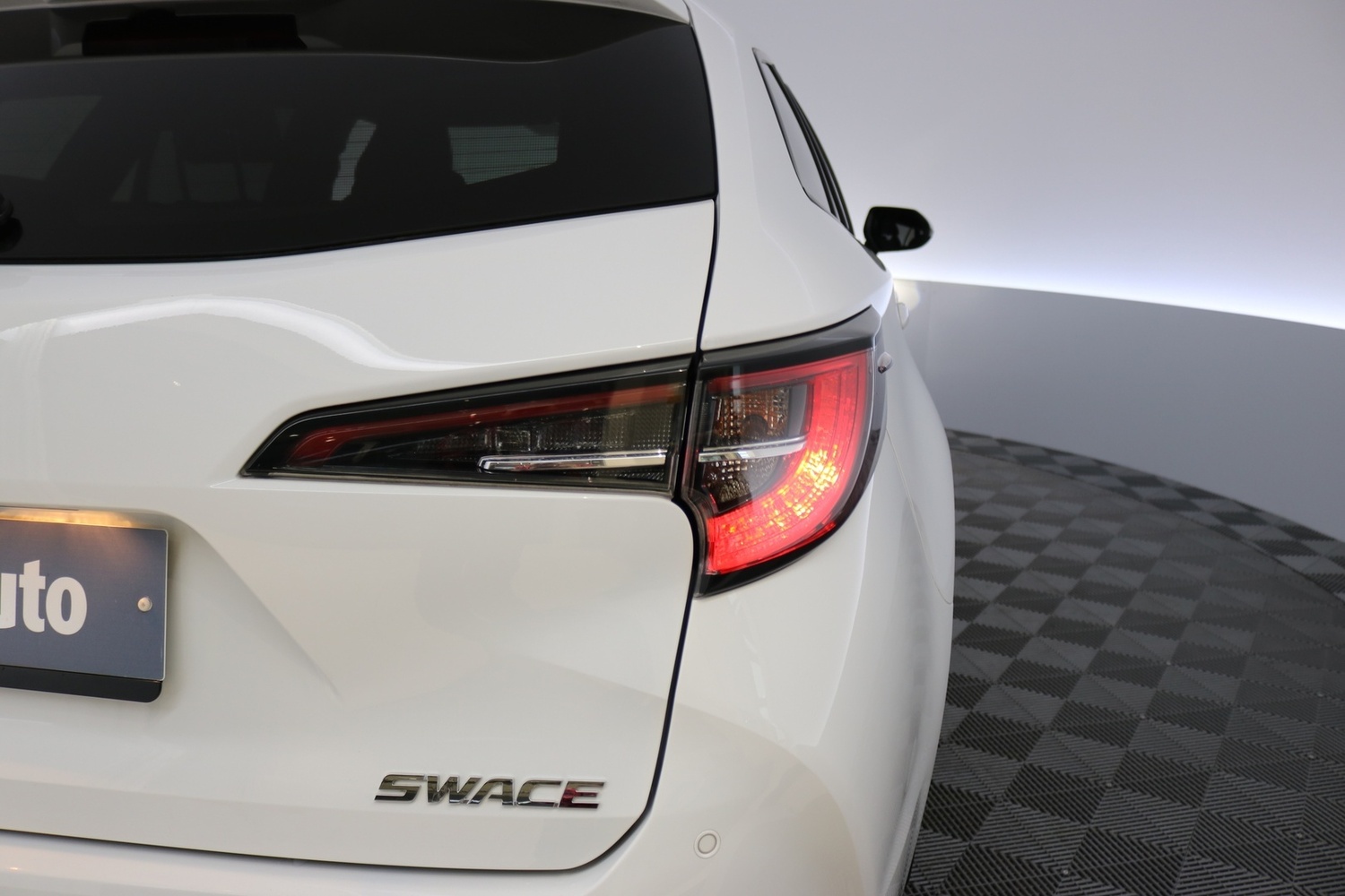 Suzuki Swace vaihtoauto