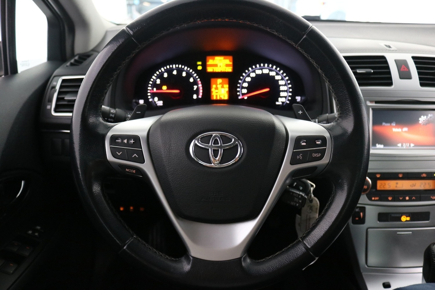 Toyota Avensis vaihtoauto
