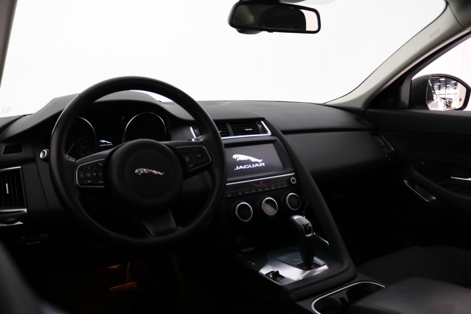 Jaguar E-PACE vaihtoauto