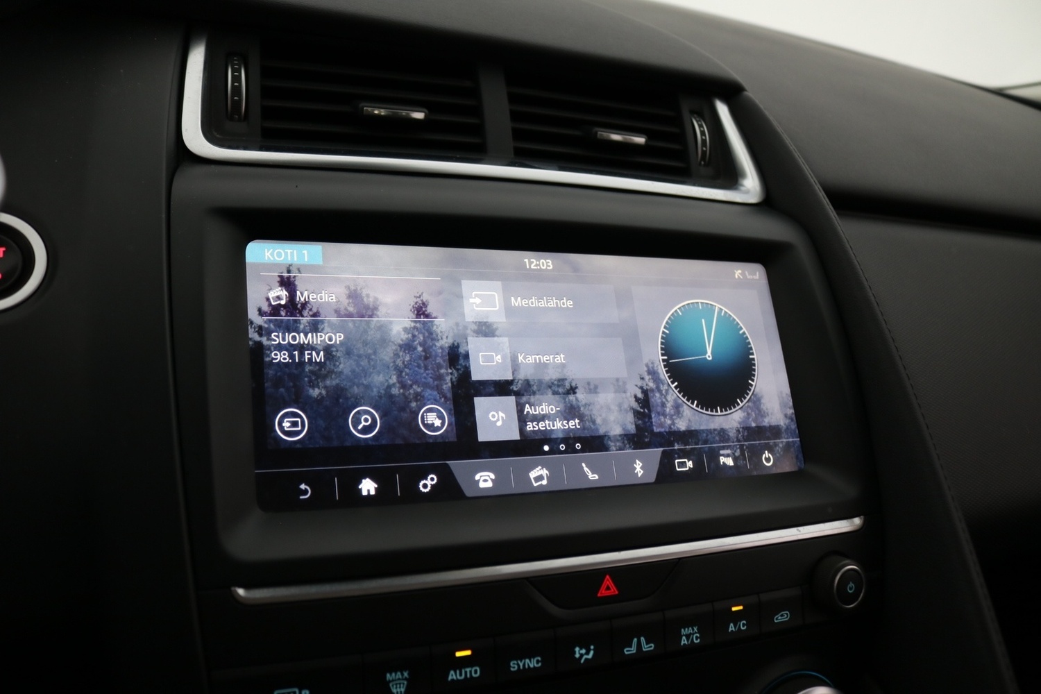Jaguar E-PACE vaihtoauto
