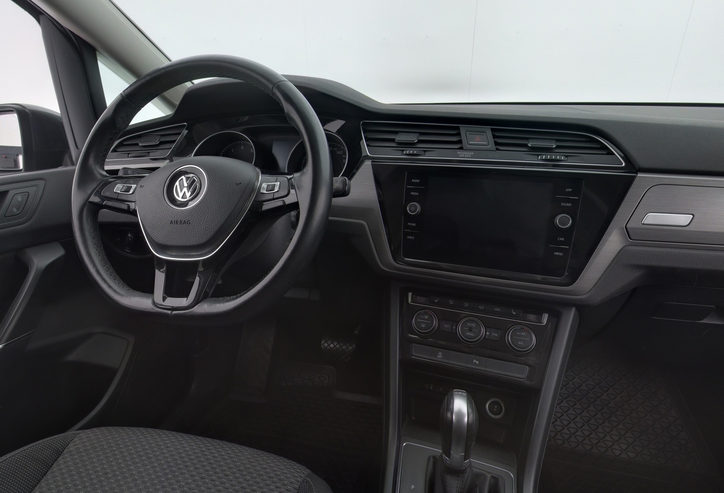 Volkswagen Touran vaihtoauto