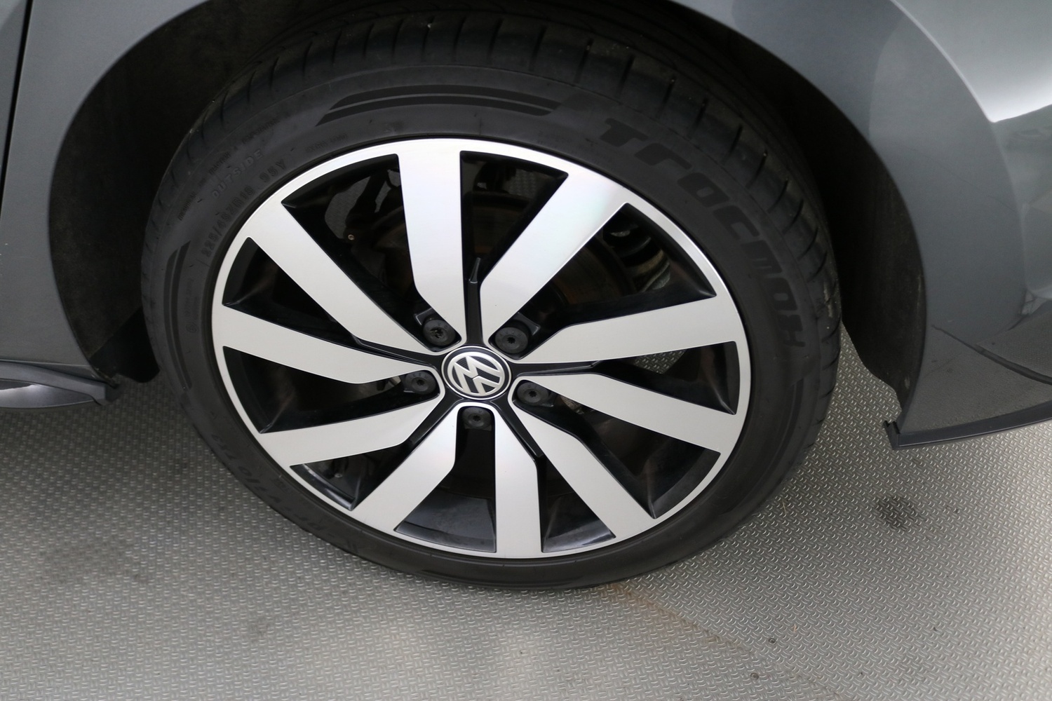 Volkswagen Touran vaihtoauto