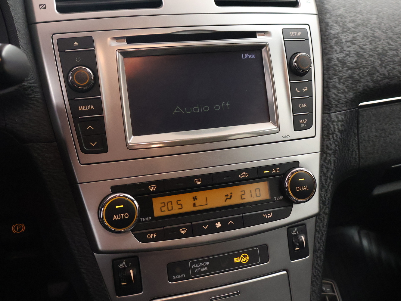 Toyota Avensis vaihtoauto