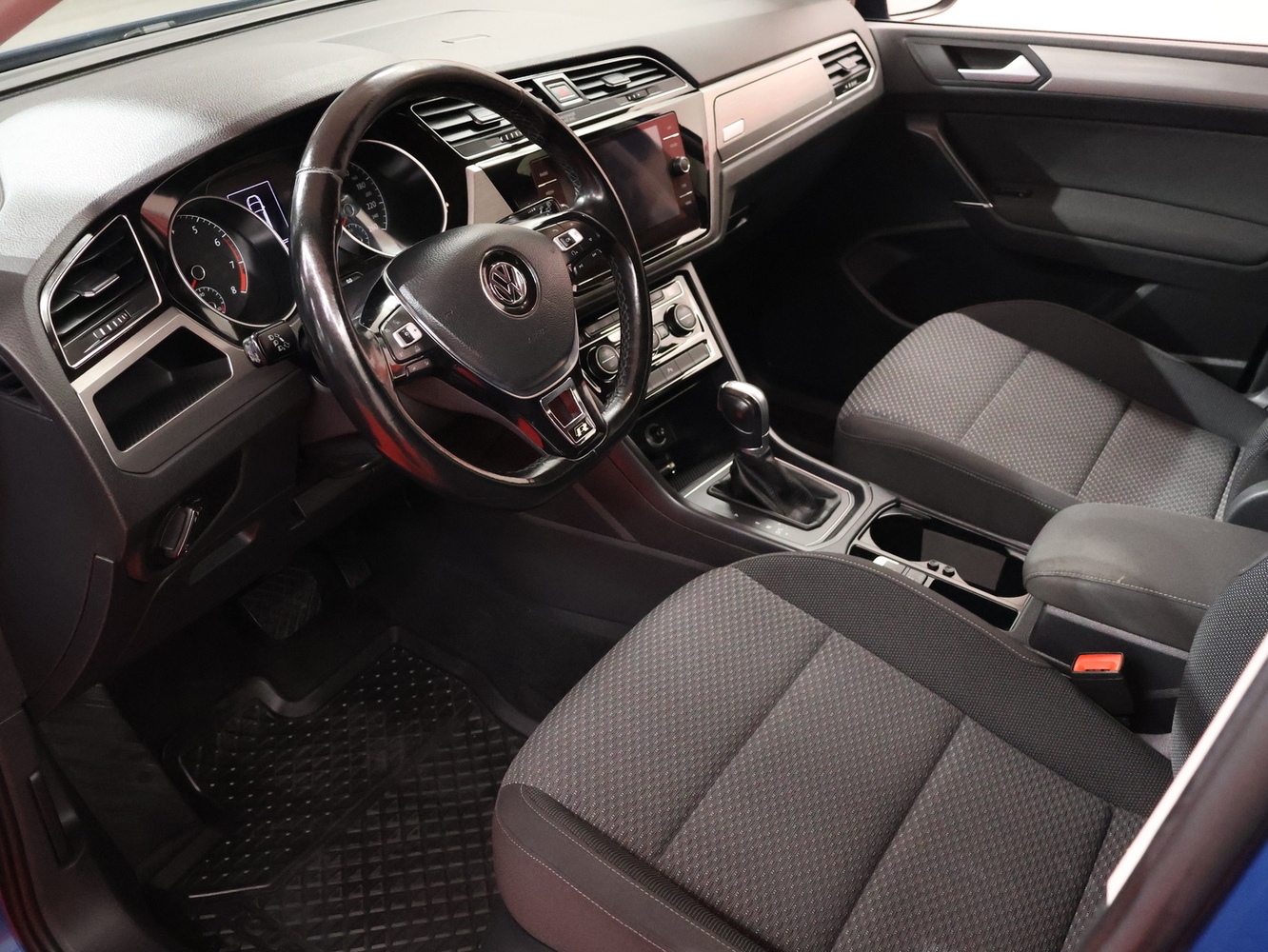 Volkswagen Touran vaihtoauto