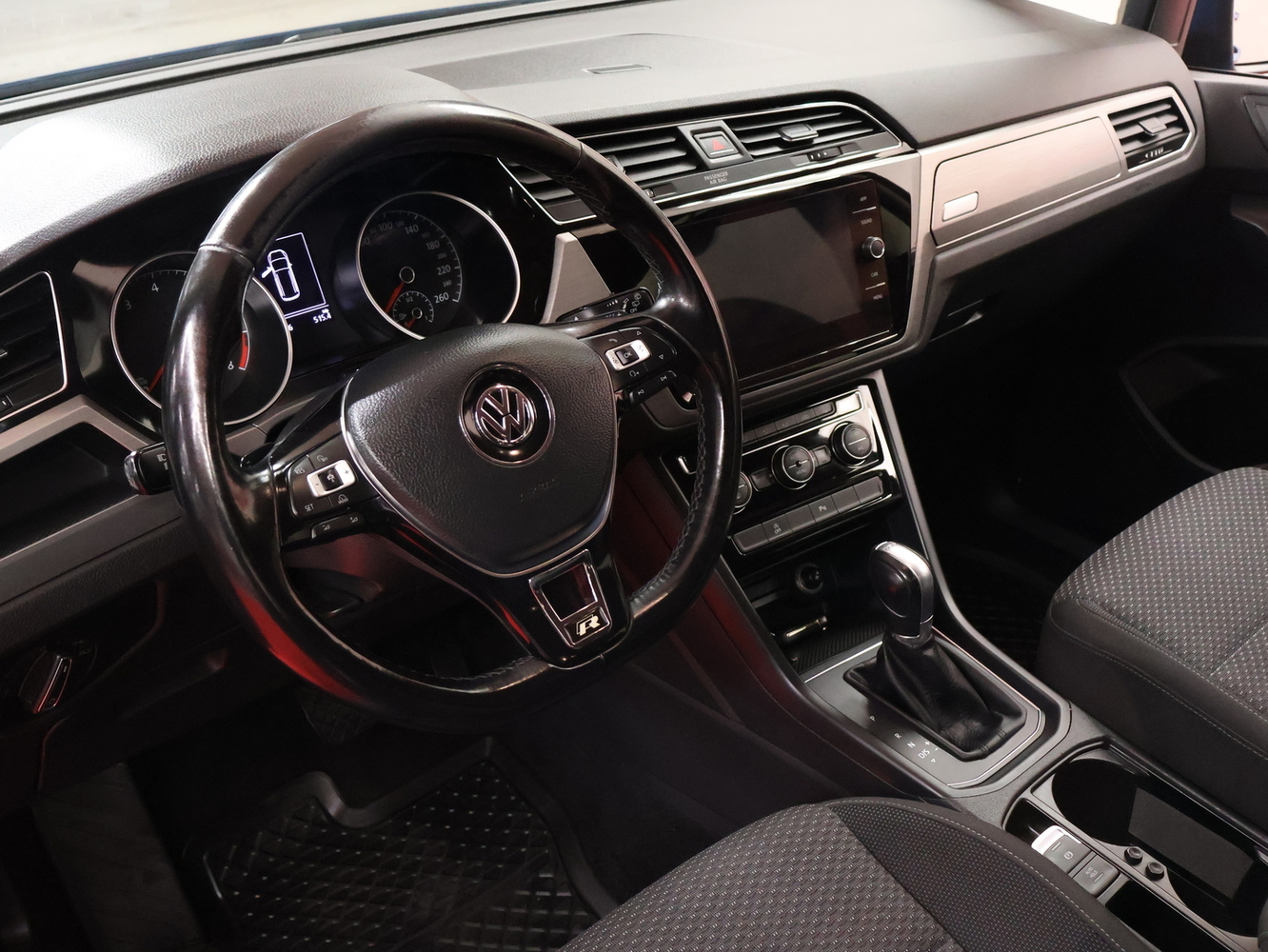 Volkswagen Touran vaihtoauto