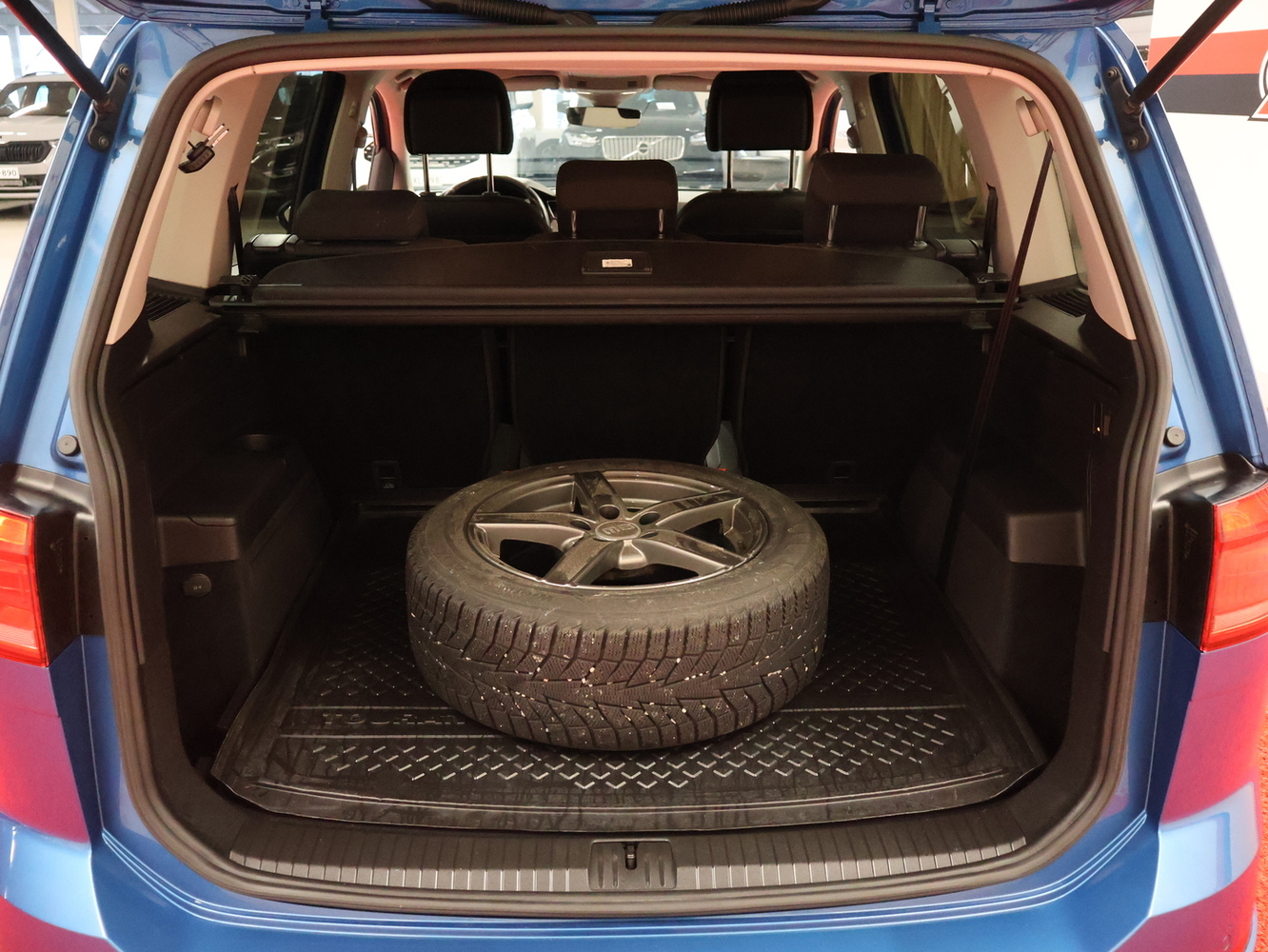Volkswagen Touran vaihtoauto