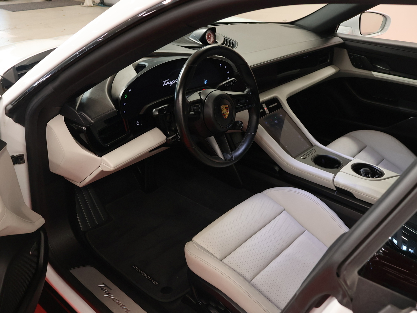 Porsche Taycan vaihtoauto