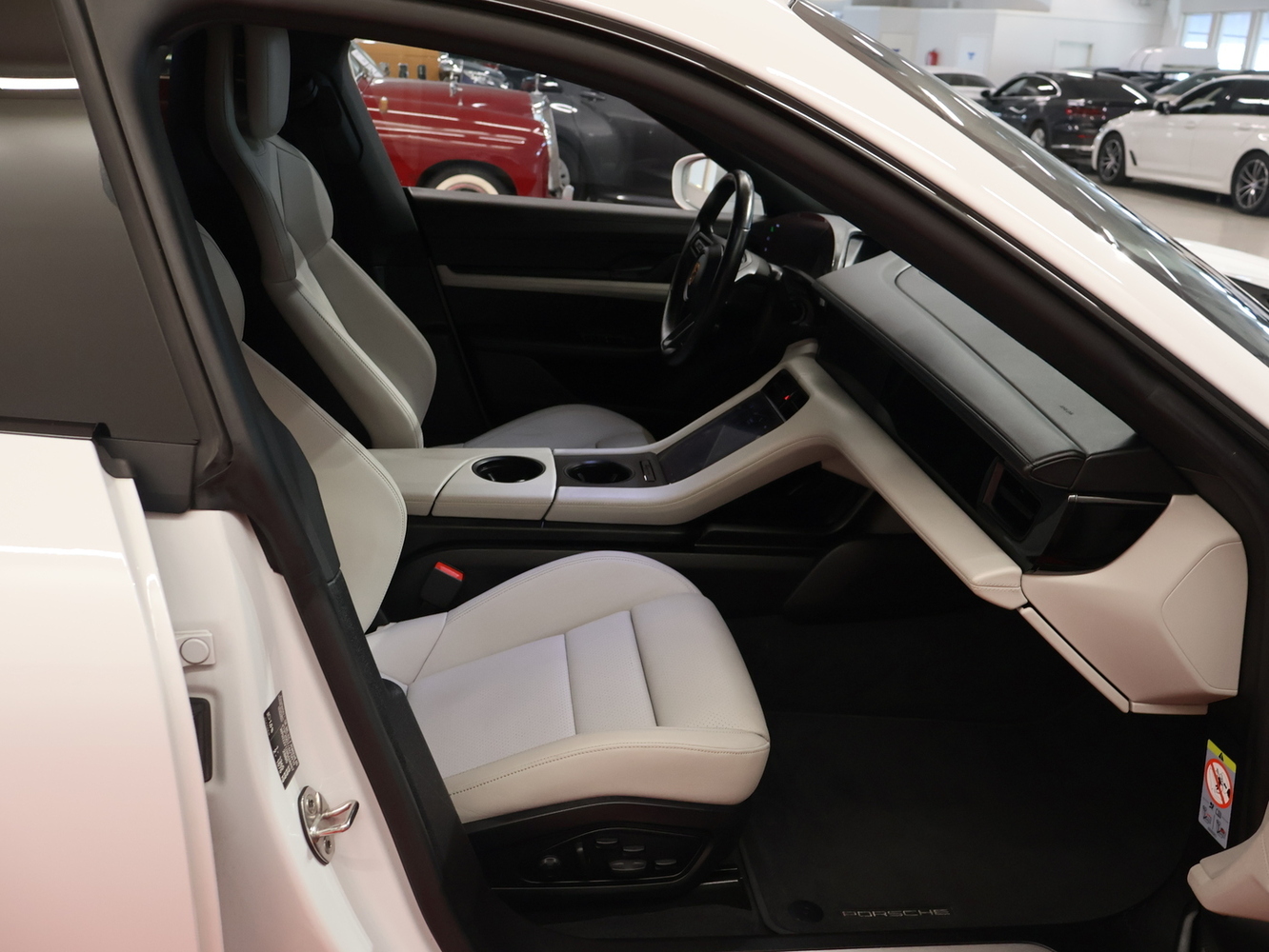 Porsche Taycan vaihtoauto