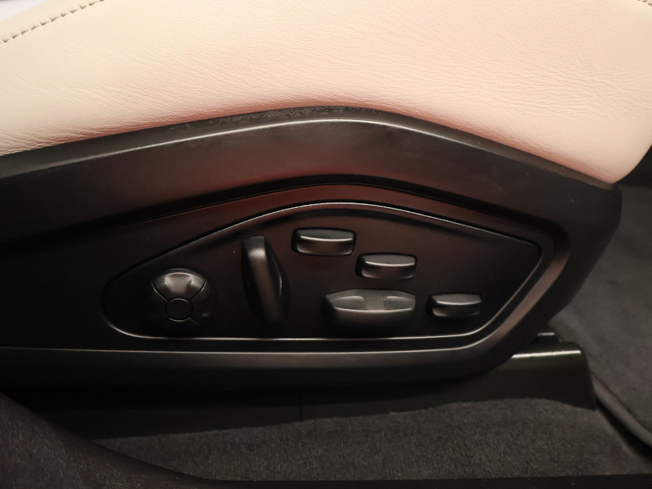 Porsche Taycan vaihtoauto
