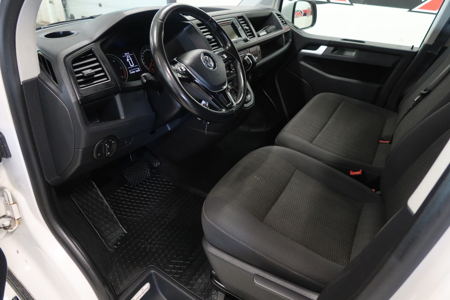 Volkswagen Caravelle vaihtoauto