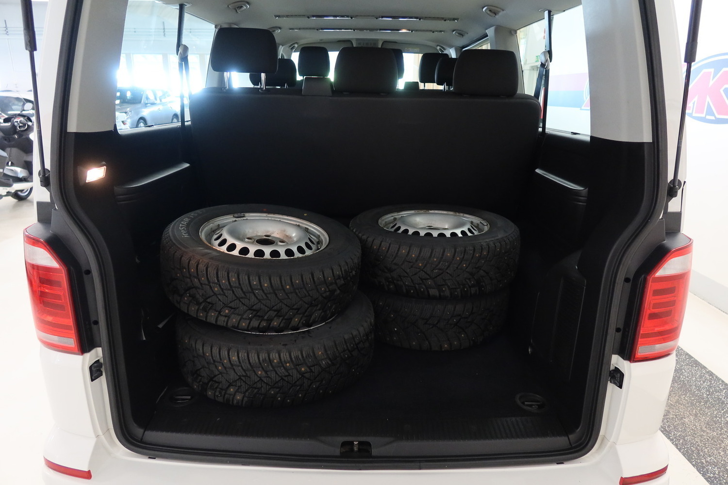 Volkswagen Caravelle vaihtoauto