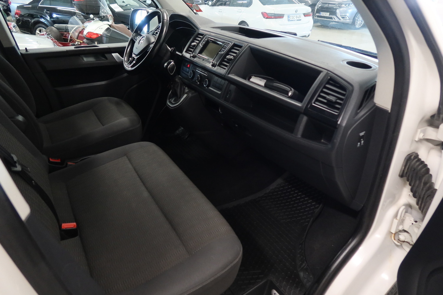 Volkswagen Caravelle vaihtoauto