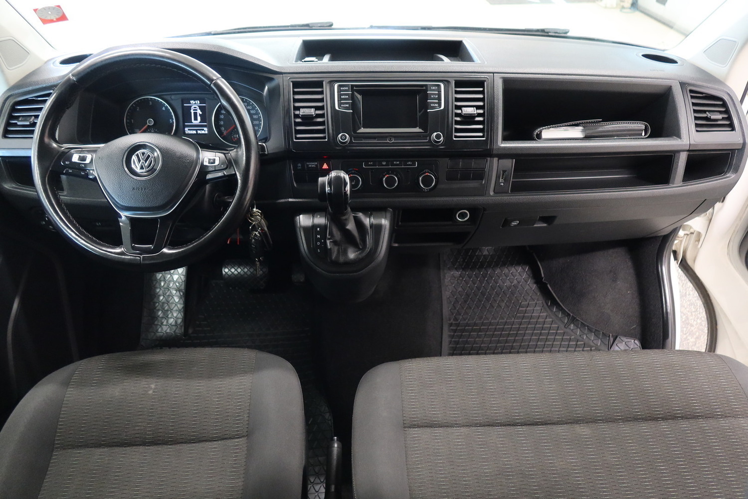 Volkswagen Caravelle vaihtoauto