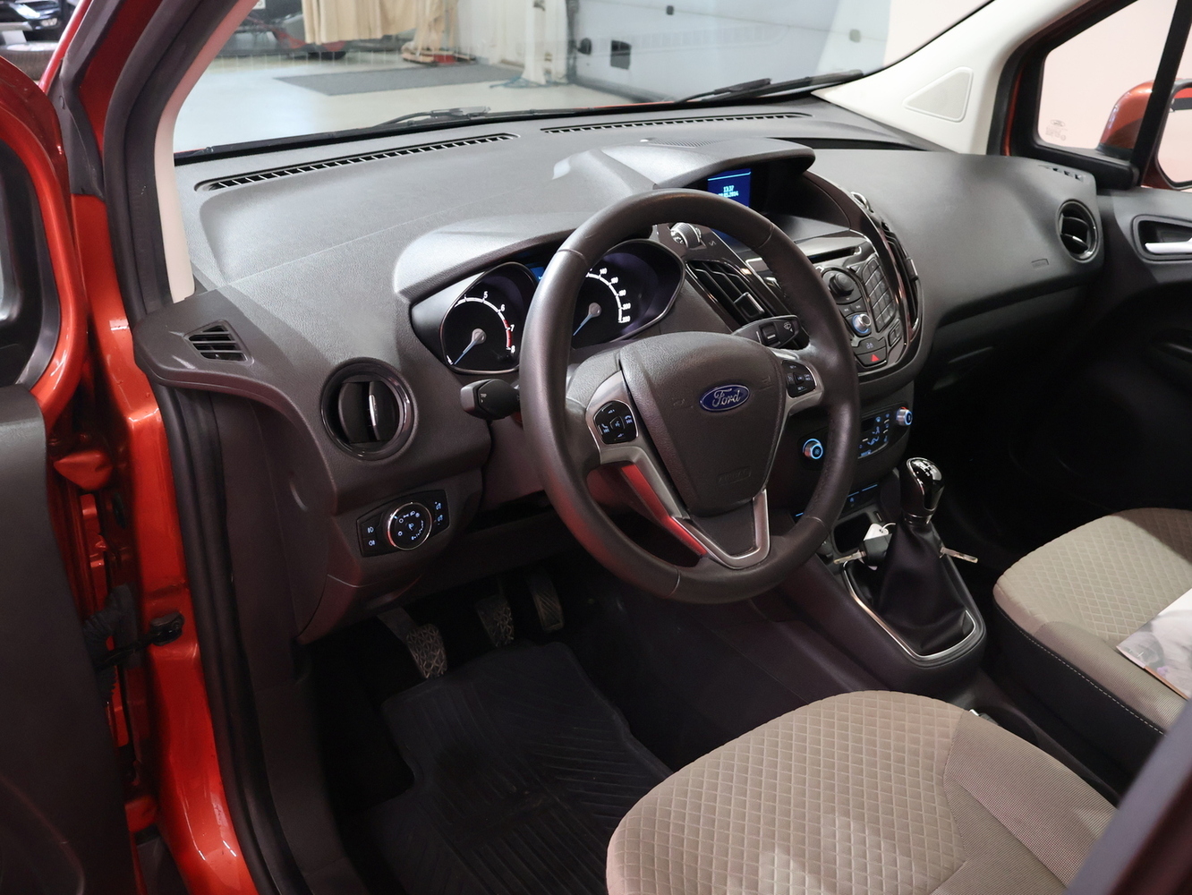 Ford Tourneo Courier vaihtoauto
