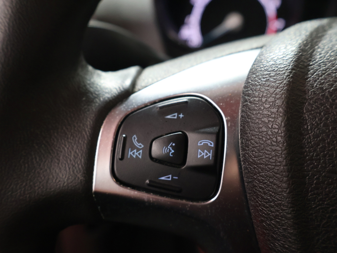 Ford Tourneo Courier vaihtoauto