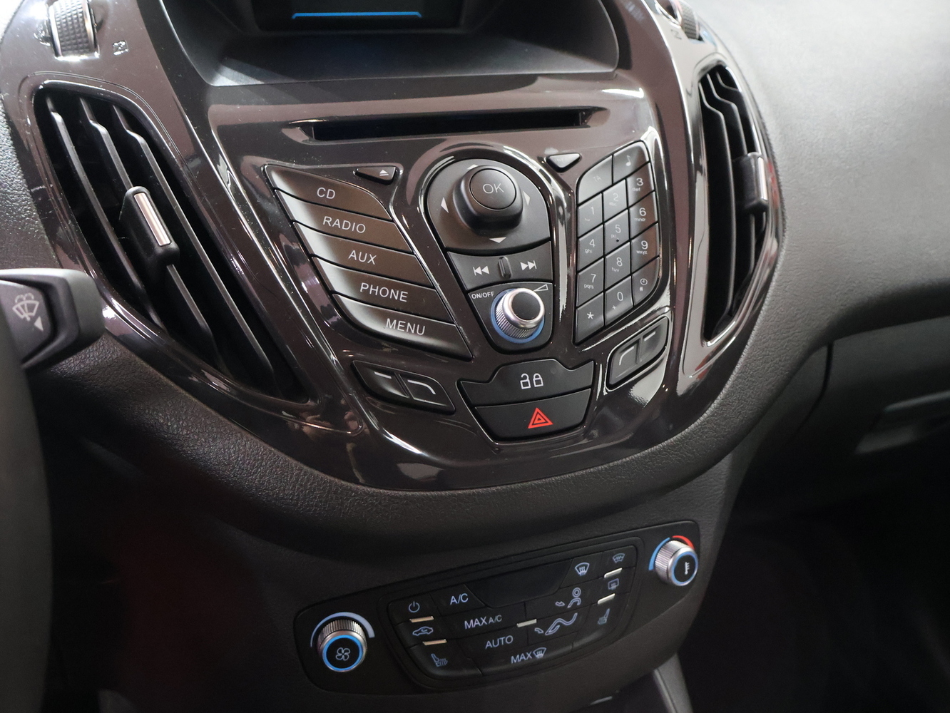Ford Tourneo Courier vaihtoauto