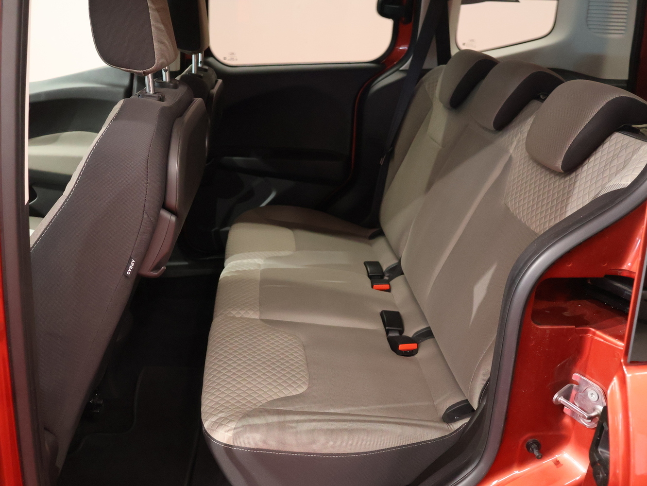 Ford Tourneo Courier vaihtoauto
