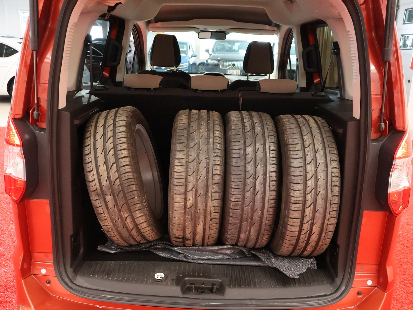 Ford Tourneo Courier vaihtoauto