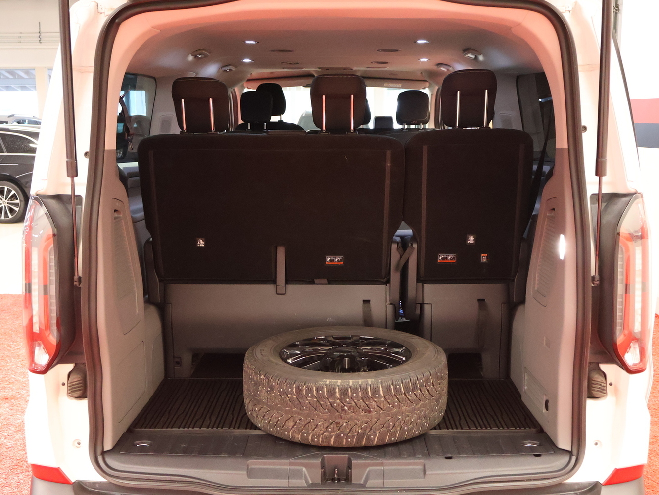 Ford Tourneo Custom vaihtoauto