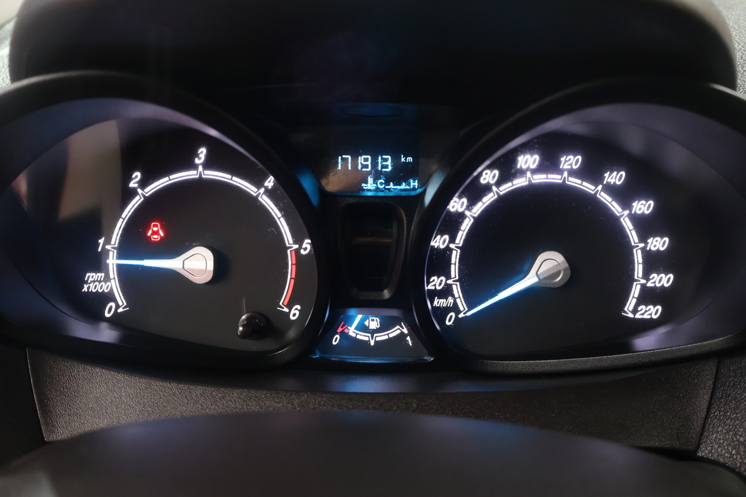 Ford Transit Courier vaihtoauto