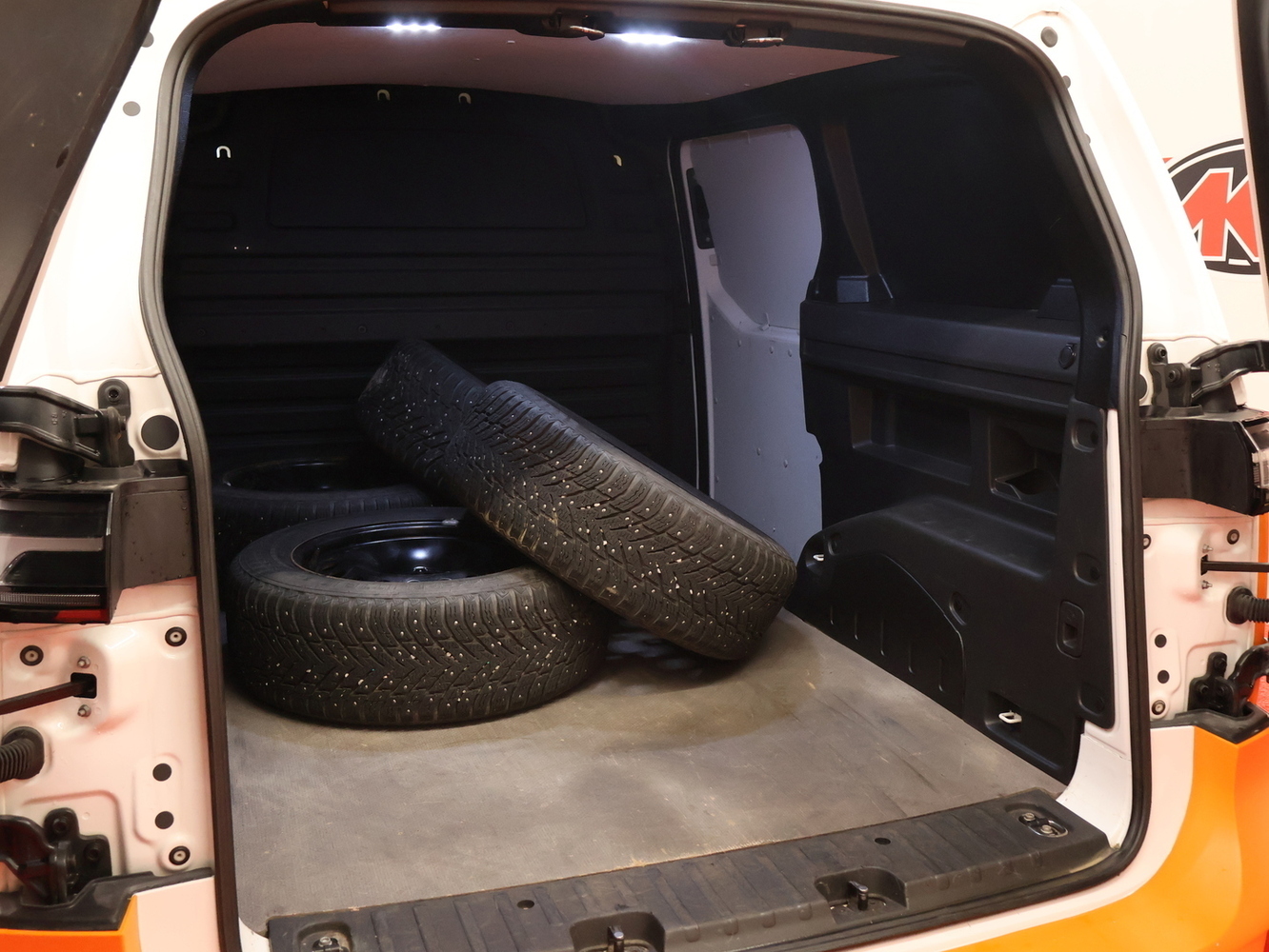 Volkswagen ID. Buzz Cargo vaihtoauto
