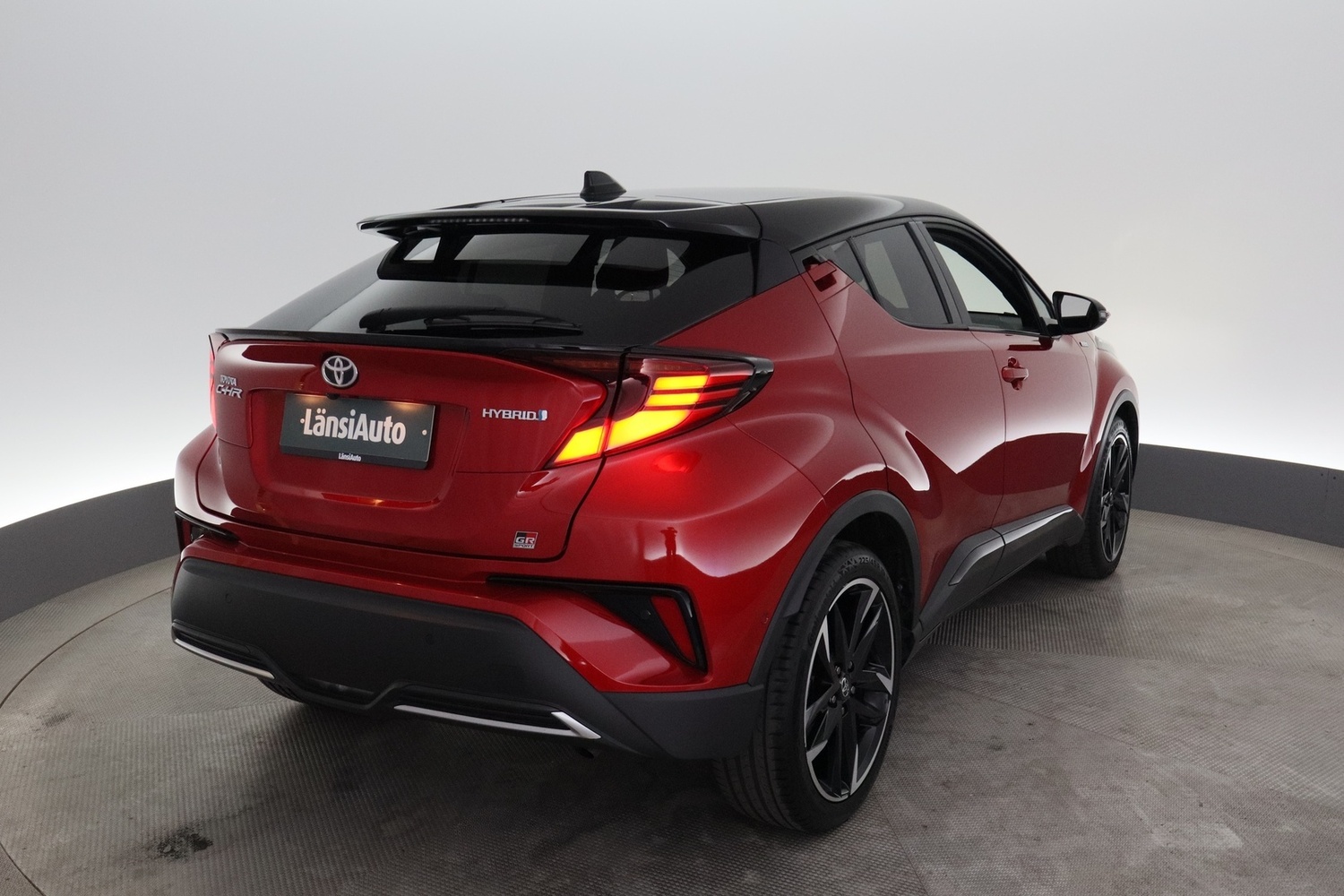 Toyota C-HR vaihtoauto