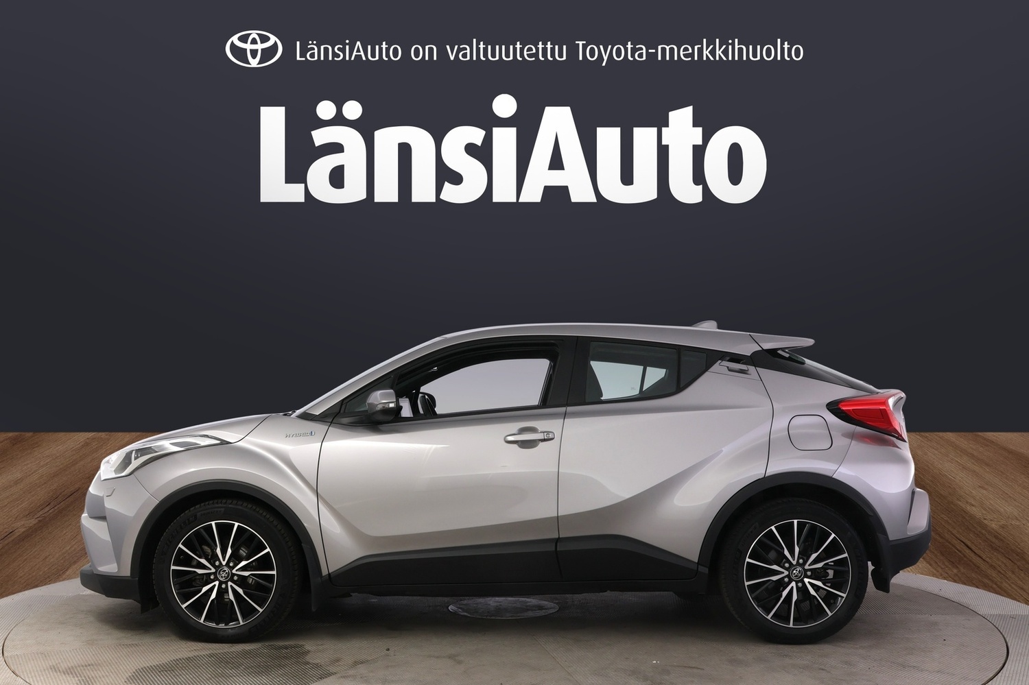 Toyota C-HR vaihtoauto