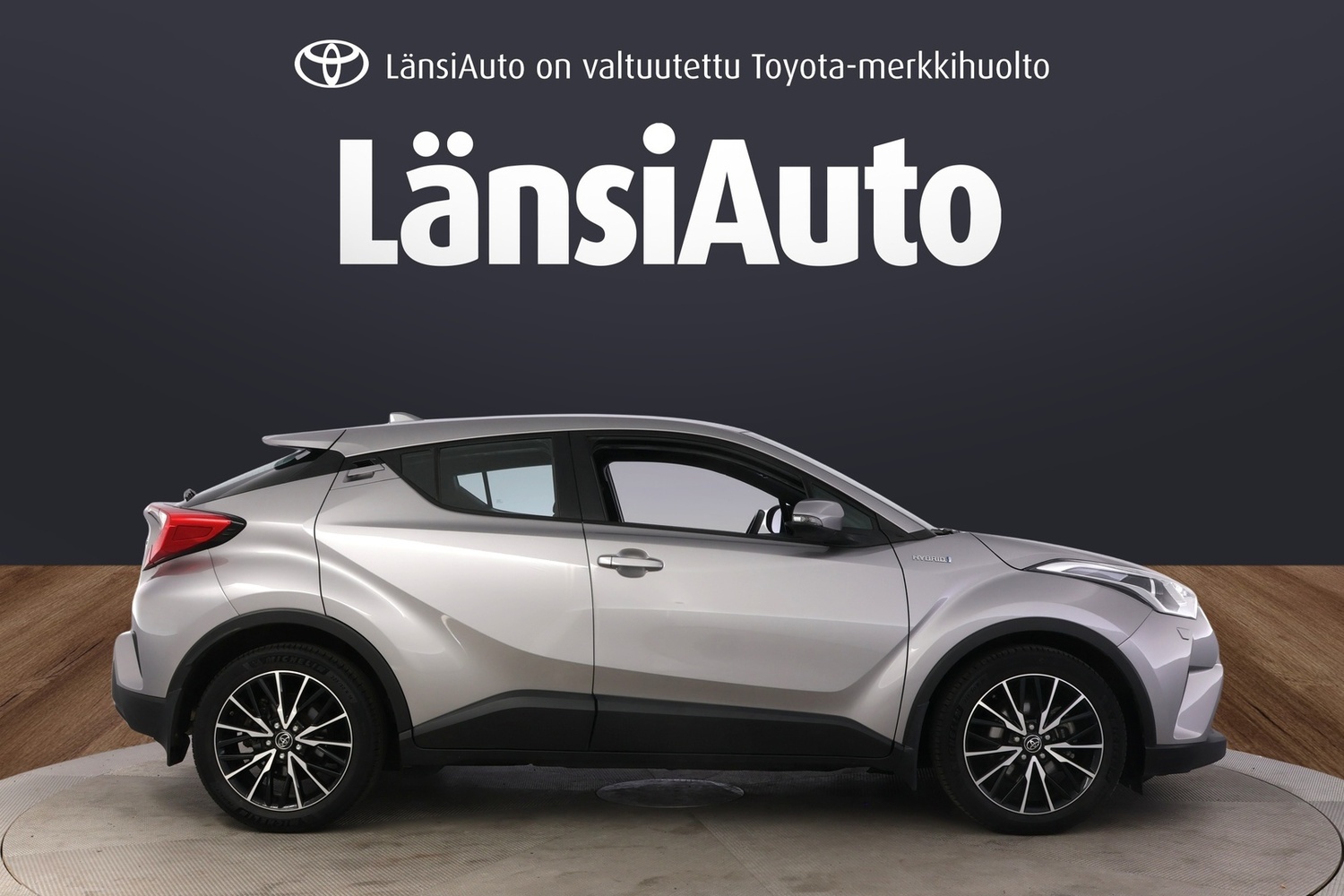 Toyota C-HR vaihtoauto