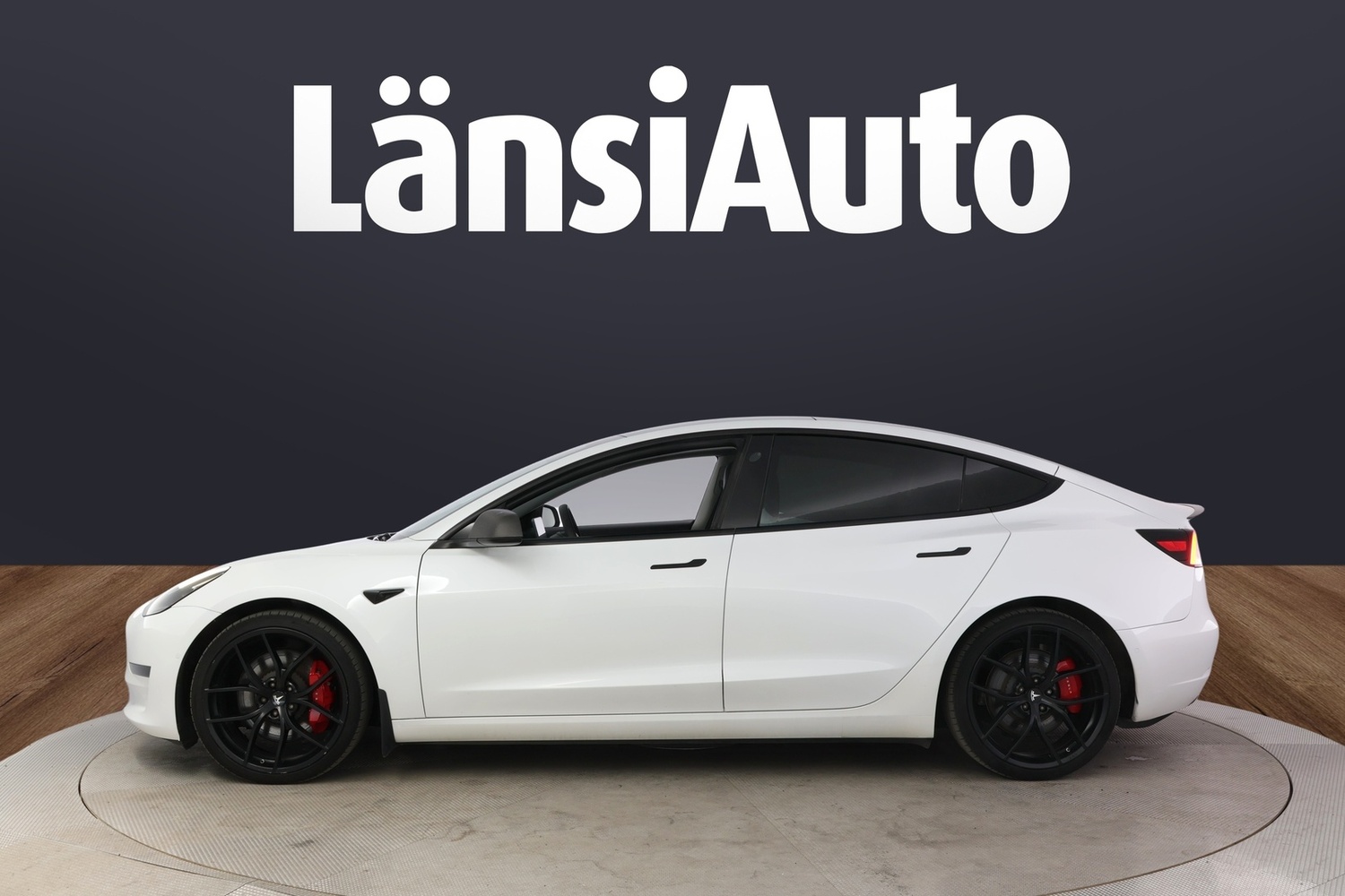 Tesla Model 3 vaihtoauto