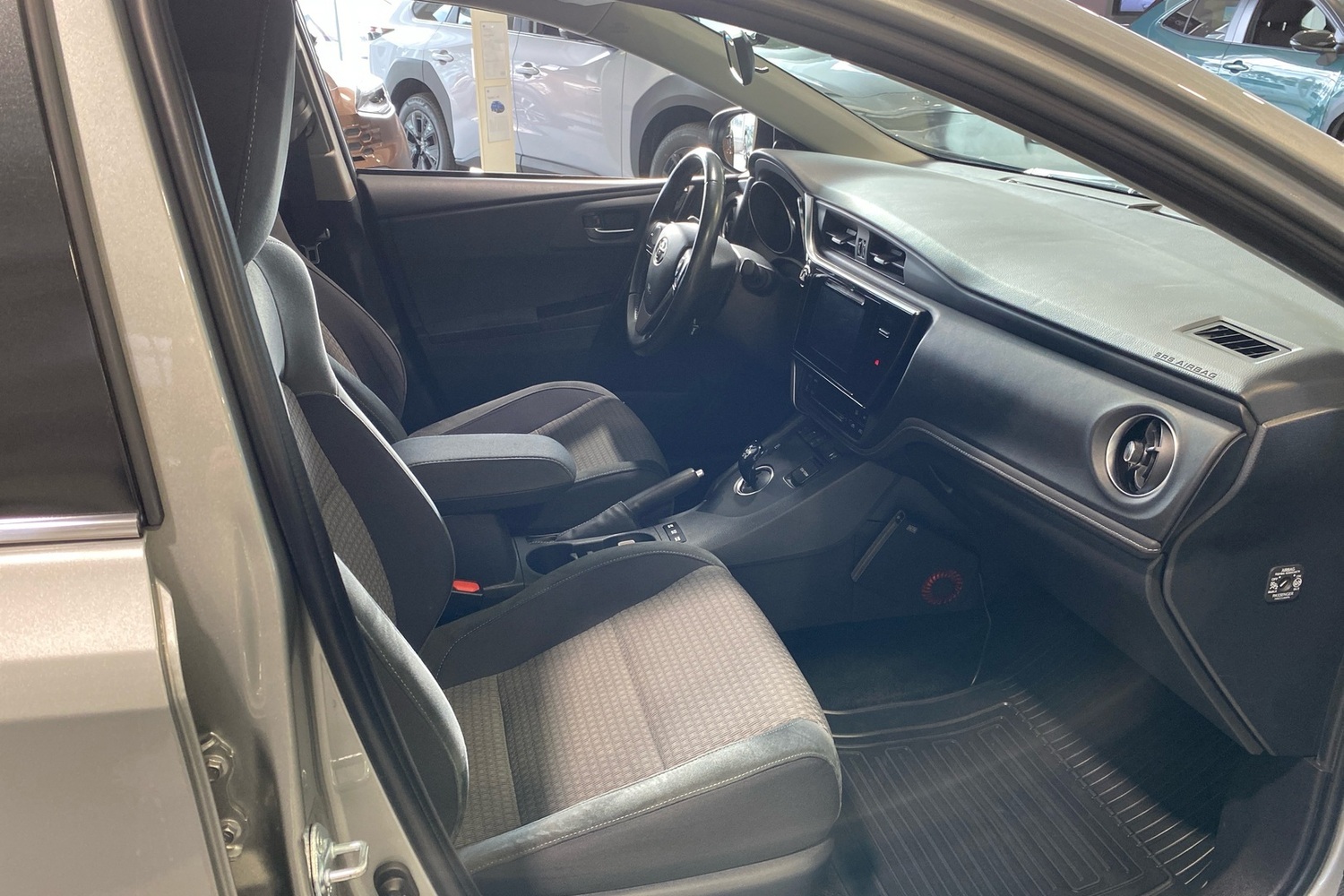 Toyota Auris vaihtoauto