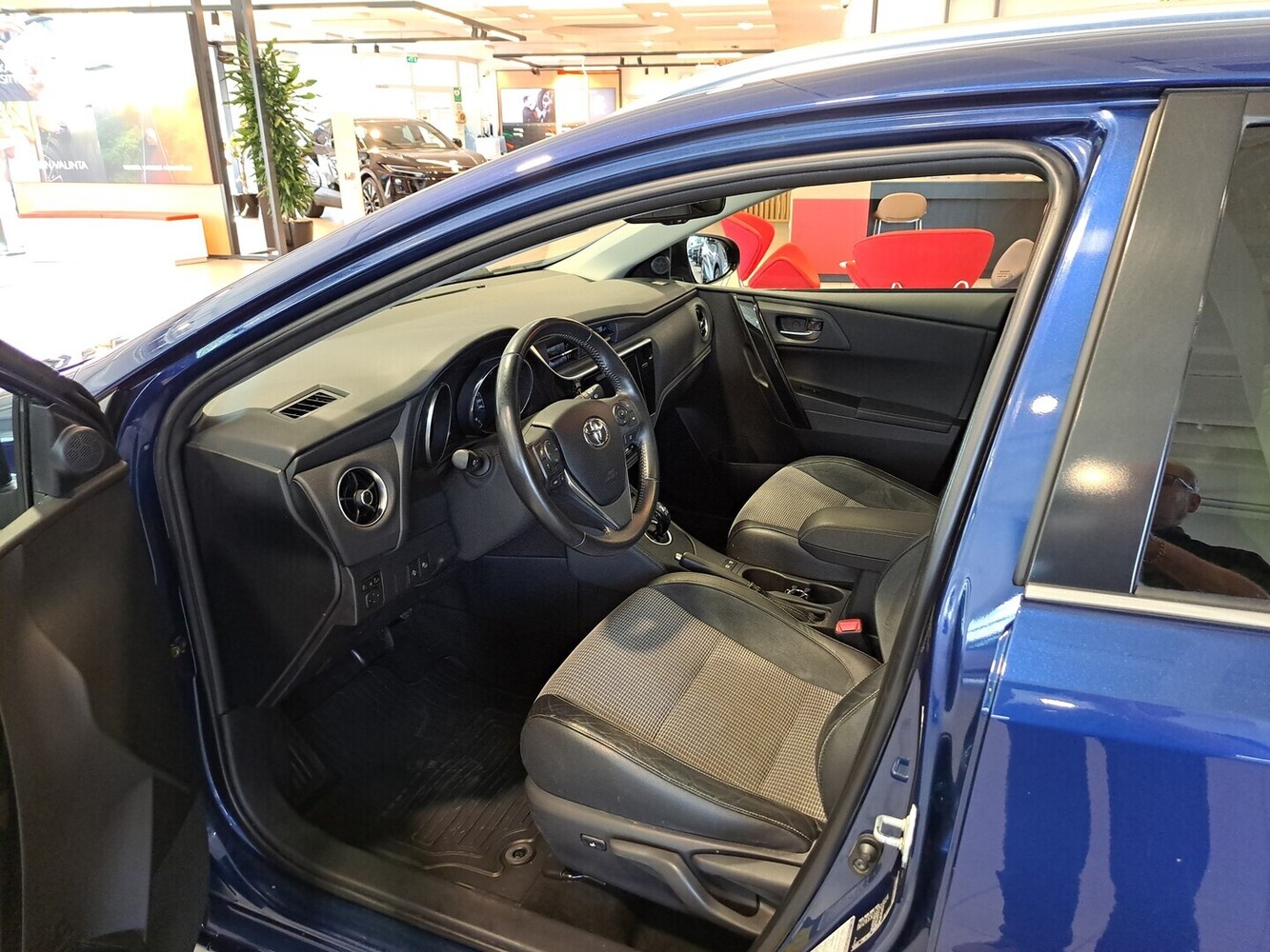Toyota Auris vaihtoauto