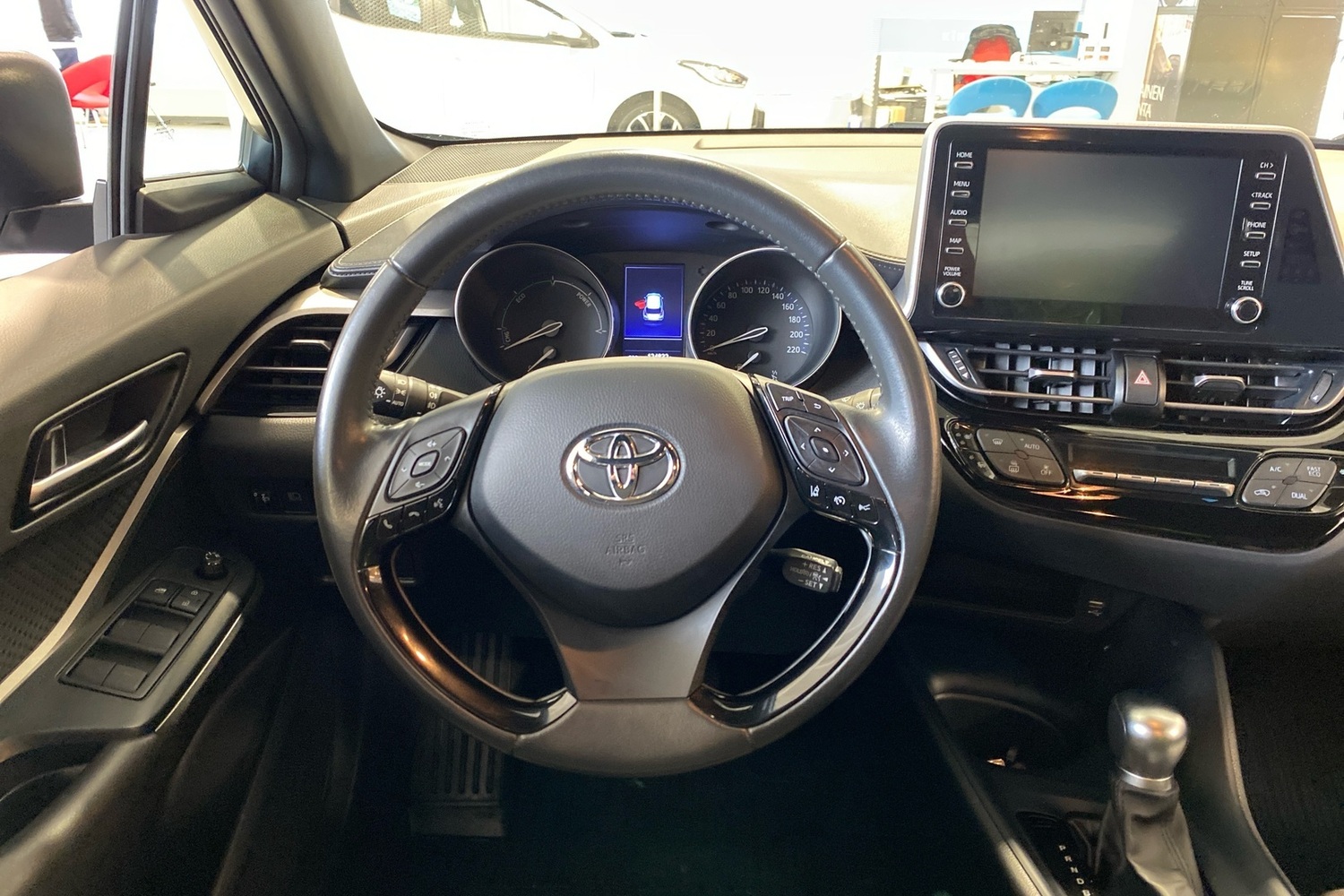 Toyota C-HR vaihtoauto