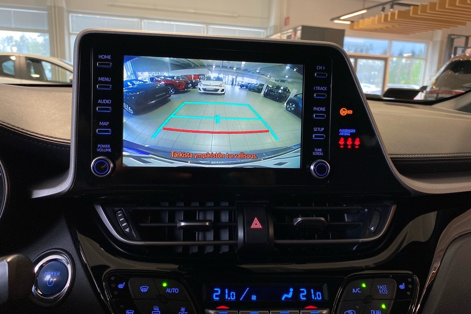 Toyota C-HR vaihtoauto
