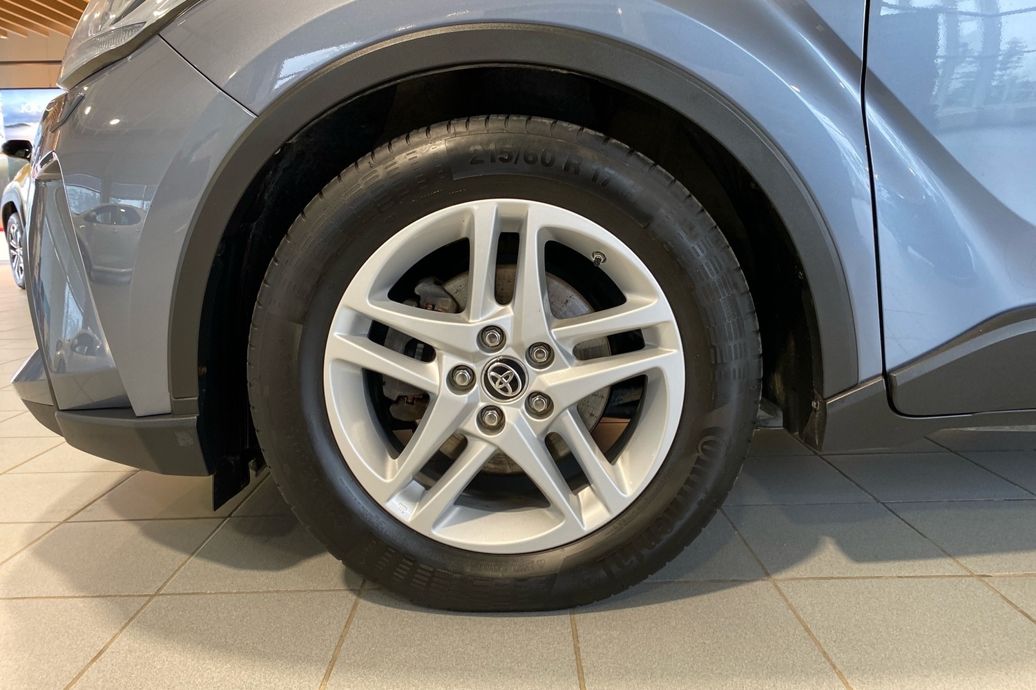 Toyota C-HR vaihtoauto