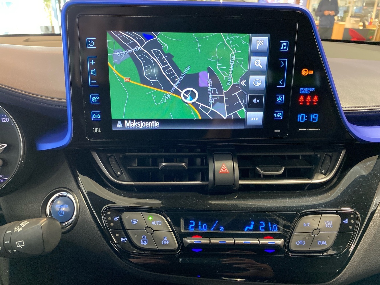 Toyota C-HR vaihtoauto