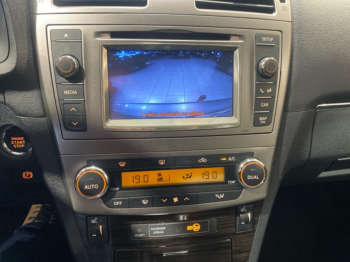 Toyota Avensis vaihtoauto