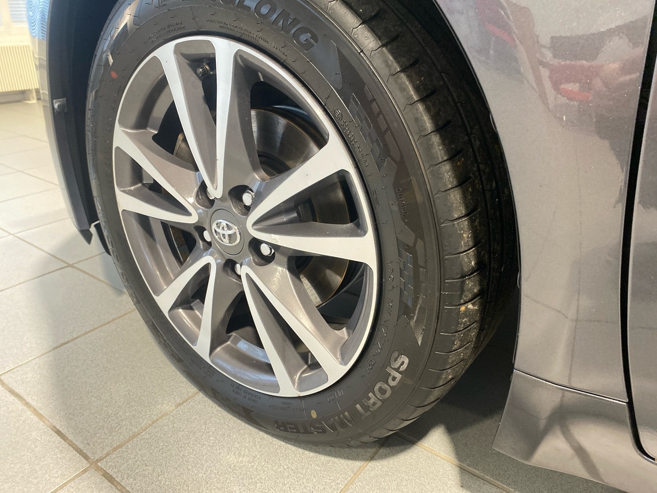 Toyota Avensis vaihtoauto