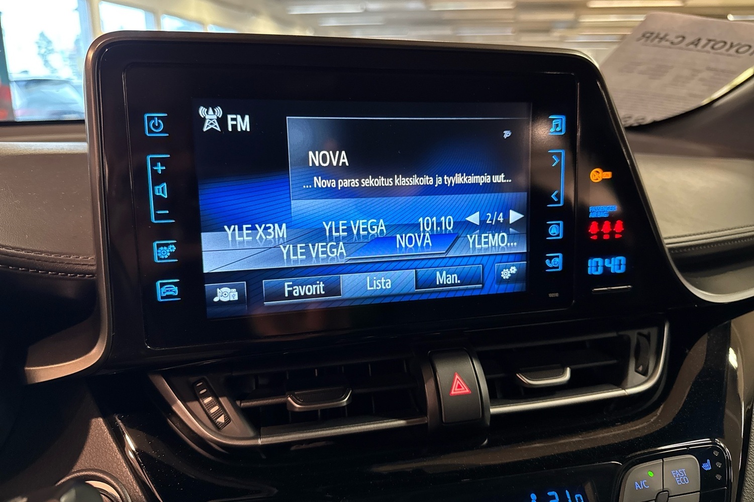Toyota C-HR vaihtoauto
