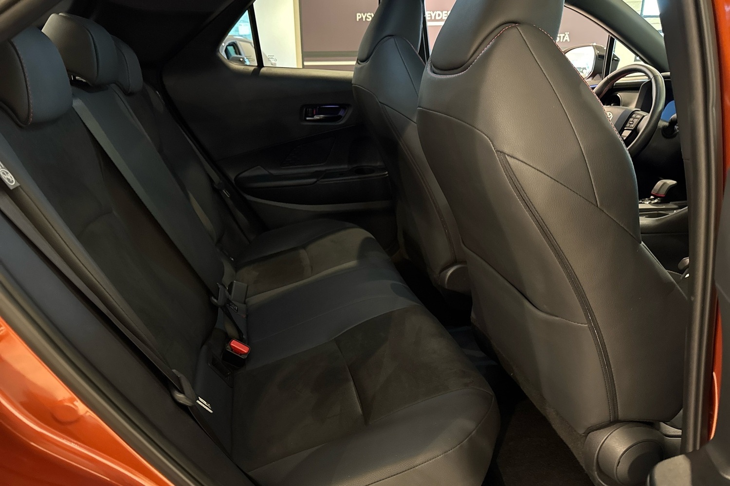 Toyota C-HR vaihtoauto
