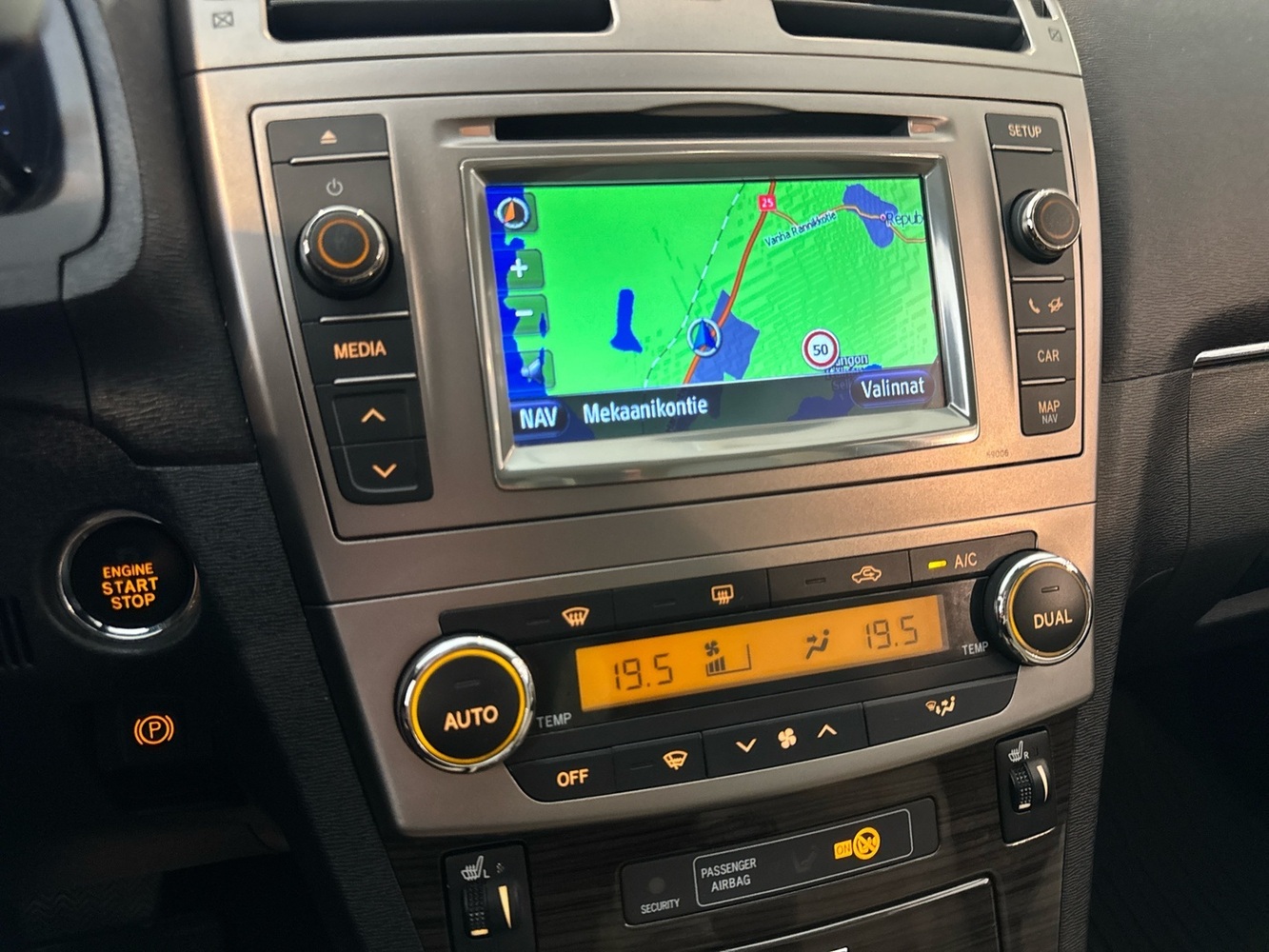 Toyota Avensis vaihtoauto