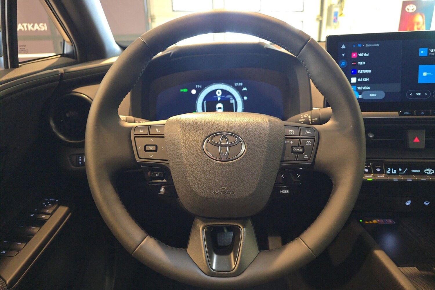 Toyota C-HR vaihtoauto
