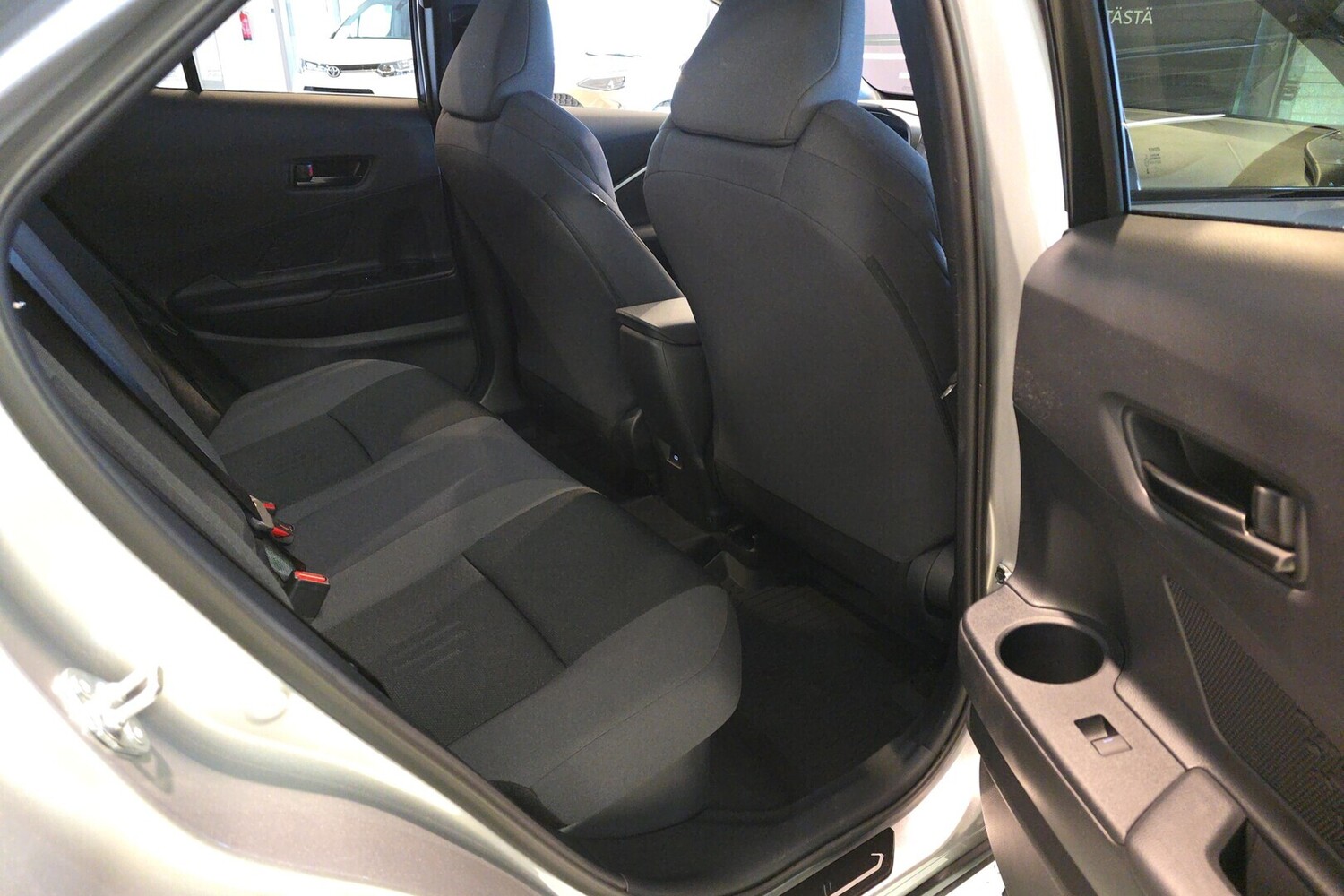 Toyota C-HR vaihtoauto