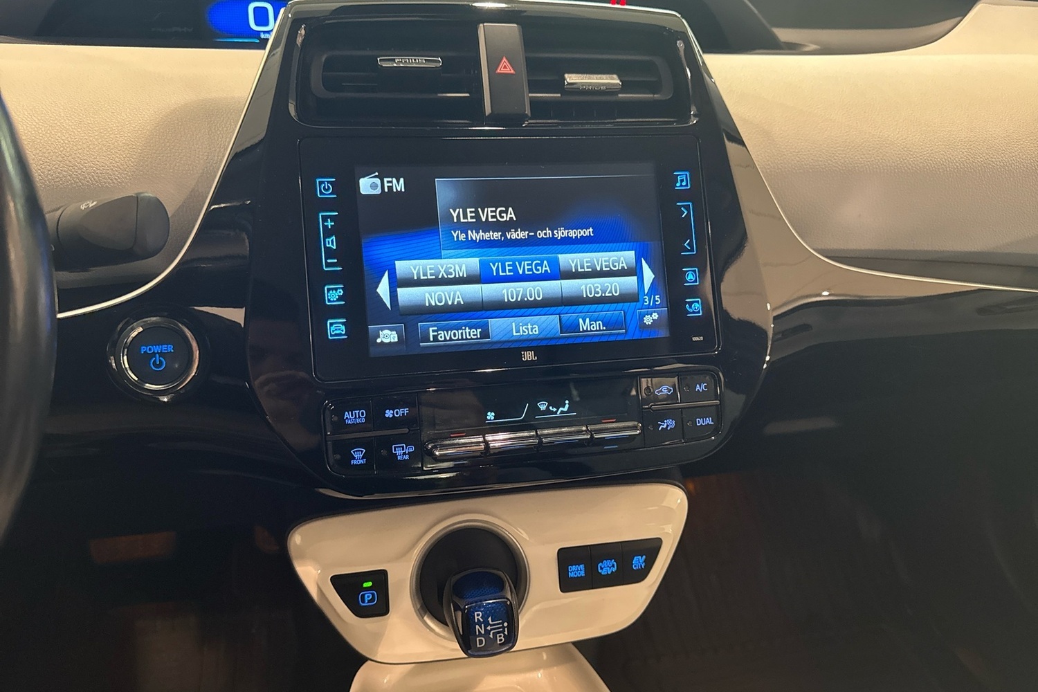 Toyota Prius Plug-in vaihtoauto