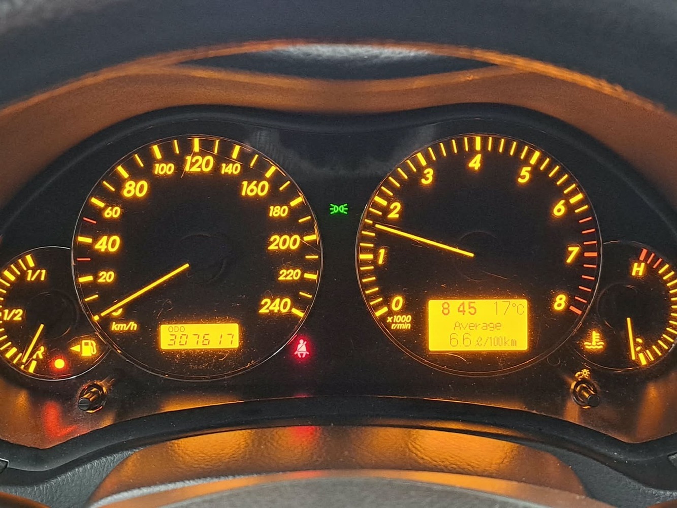 Toyota Avensis vaihtoauto