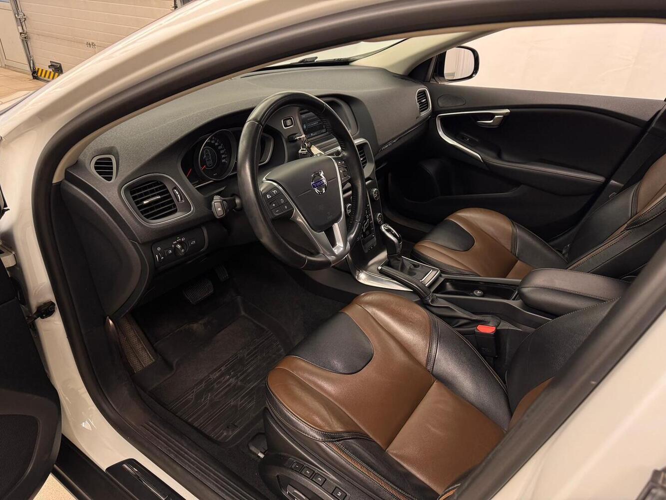 Volvo V40 Cross Country vaihtoauto