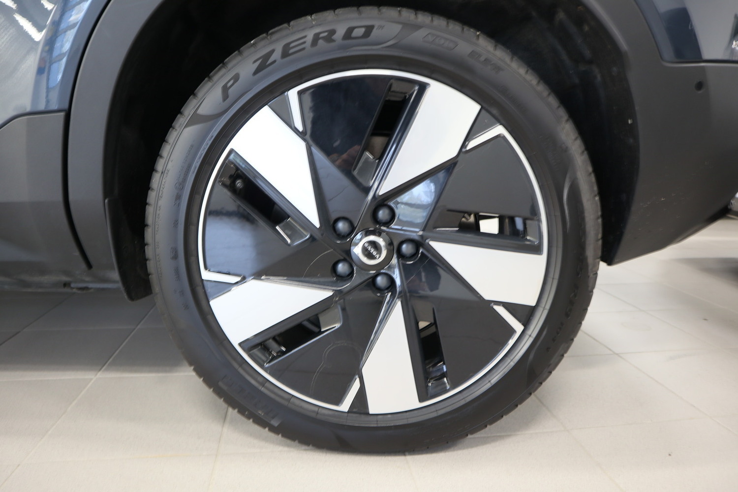 Volvo EX40 vaihtoauto